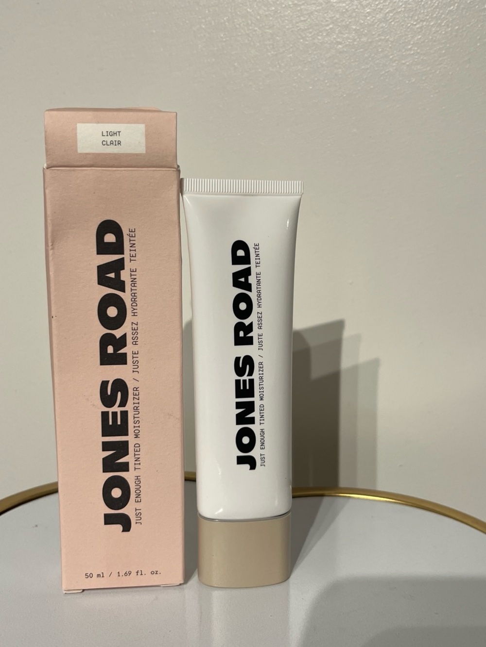 Jones Road Tinted Moisturizer In Light Claire